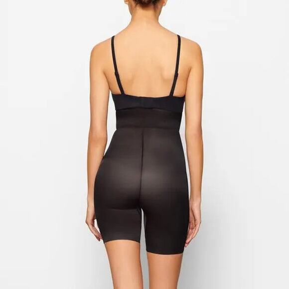 SKIMS Barely There Shapewear Mid Thigh Shorts - S - Picture 4 of 4
